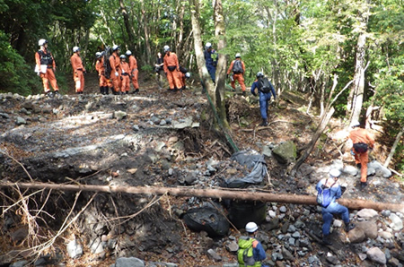 令和5年度2署合同山岳救助訓練の写真