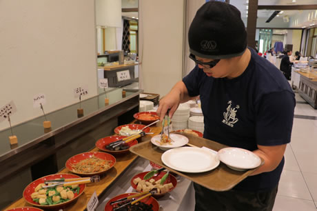 朝食の様子の写真